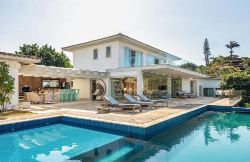 Portal da Ferradura House | Bz72! Casa Vista Mar c/5 suites e piscina
