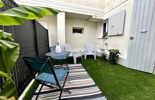Rochefort Apartment | Côté Cour - Appartement en plein centre-ville & proche des thermes