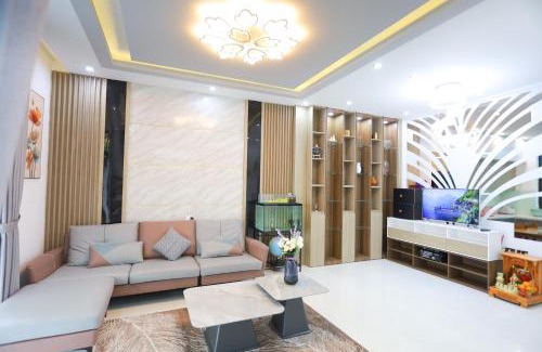 Huong Thuy House | Căn nhà 4 phòng ngủ, khu đô thị Royal Park - Kempi Home