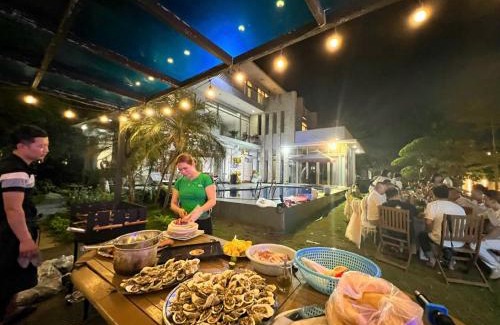 Ha Long Villa | Căn Villa 9 ngủ mặt biển Tuần Châu - rộng gần 1000m2- sân vườn - bể bơi - BBQ