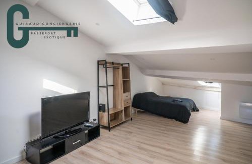Castelnaudary Apartment | Cœur de ville studio lumineux