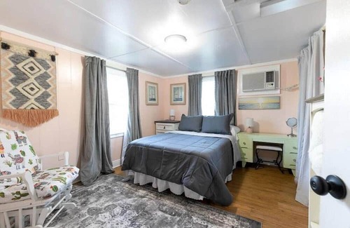 Grand Isle House | C'est Bon Across from Beach Entrance 10 Sleeps 12!