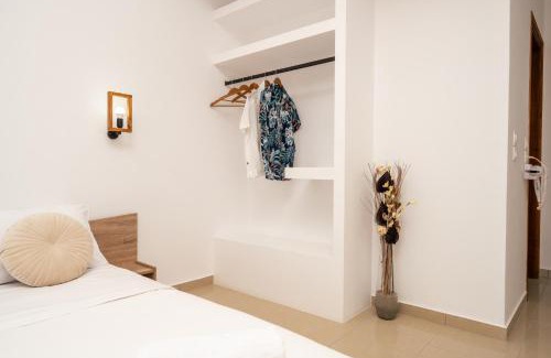 Laganas Apartment | C'est La Vie Rooms and Suites