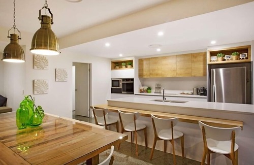 Broadbeach Waters House | C`est La Vie – This is definitely the life