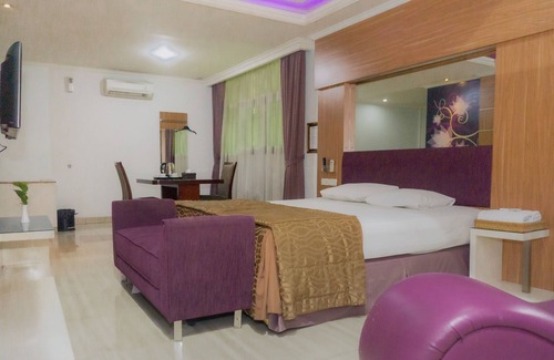 Kayu Putih Hotel | C'One Hotel Pulomas Powered by Archipelago