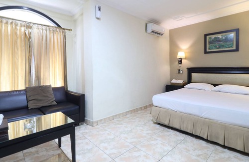 Kayu Putih Hotel | C'One Hotel Pulomas Powered by Archipelago