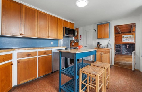 Loudon Other | C-Sarah Whitehouse Suite