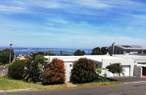 Onrus House | C the C - Holiday Home