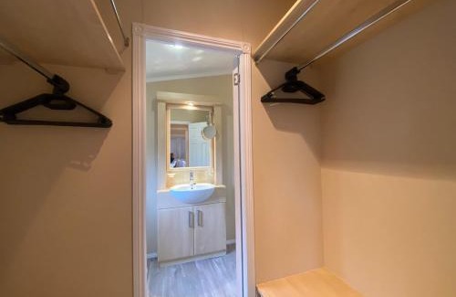 Bethesda Apartment | C02 - The Monaco with Hot tub