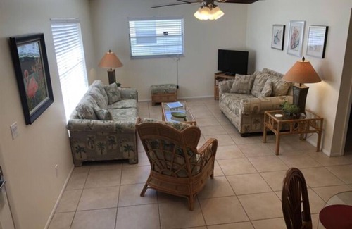 Laurel Cottage | C09 COTTAGE w/queen bed