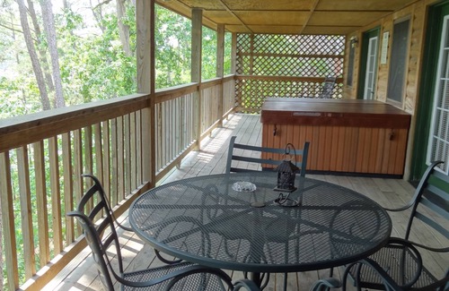 Mount Ida Cottage | C16, Two bedroom, two bath, log-sided Harbor North luxury cottage with hot tub overlooking Lake Ouachita. by RedAwning