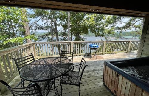 Mount Ida House | C18, Two bedroom, two bath log-sided loft Harbor North luxury loft cottage with hot tub cottage