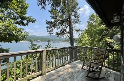 Mount Ida House | C18, Two bedroom, two bath log-sided loft Harbor North luxury loft cottage with hot tub cottage