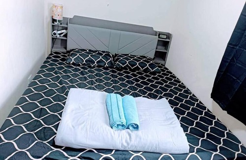 Moonwalk Apartment | (C2) Near Airport and King Size Bed Condominium