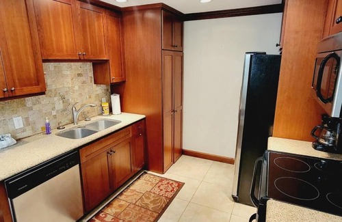 Demere Park House | C2 Ocean Walk, Pool view, village area, cozy!