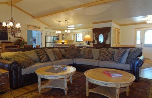 Mount Ida House | C22, a luxury, three bedroom, three bath Harbor North cottage overlooking the lake cottage