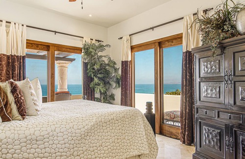 Buzzards Condo | C302 Oceanview Penthouse with Infinity pool and jacuzzi