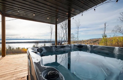 Saint-Joseph-de-la-Rive Ski Chalet | Le Charmant - Magnificent river view and spa