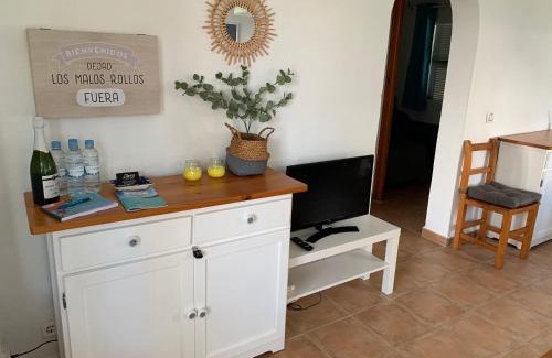 Arenal d'en Castell Apartment | Ca la Marta apartamento con piscina y jardín a 150m de la playa