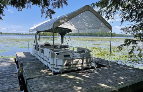 Rideau Lakes Cottage | Wooden Waterfront Cottage in Kingston - (Pet-Friendly!)