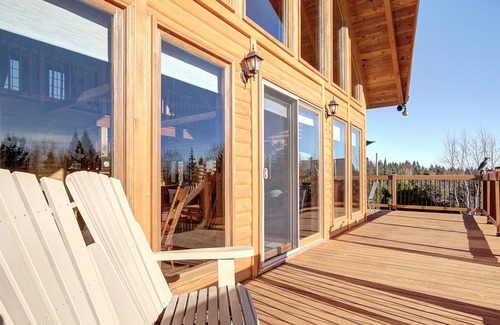 Petite-Riviere-Saint-Francois Cabin | Le Rustik du Massif ♥ Hot Tub & View on the River☼
