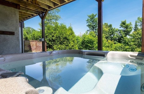 Petite-Riviere-Saint-Francois Ski Chalet | Hôtel à la maison - L'Arlésien, aire du massif, spa et vue
