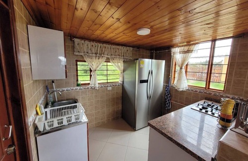Paipa Cabin | Cabaña con Hermosa Vista al Lago Sochagota