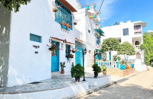 Puerto Triunfo House | Cabaña La Aldea - Santorini Colombiano