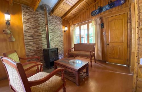 Los Azules House | Cabaña Rústica en el Corazón de la Montaña