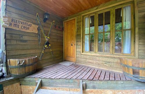 Los Azules House | Cabaña Rústica en el Corazón de la Montaña