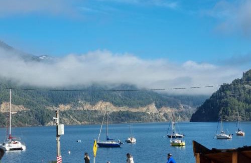 Lanin National Park Ski Chalet | Cabañas frente al lago vista al jardin