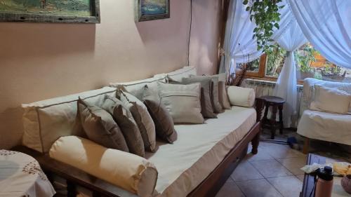 Lanin National Park Ski Chalet | Cabañas frente al lago vista al jardin