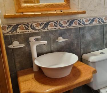 Lanin National Park Ski Chalet | Cabañas frente al lago vista al jardin