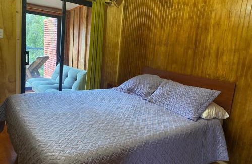Hornopiren National Park House | Cabañas vista al río
