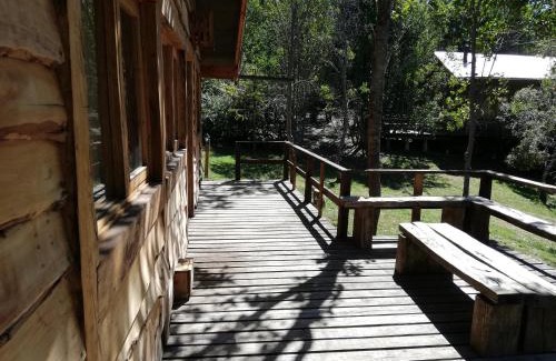 Pucon House | Cabaa rstica 2 maravillosa,con troncos nativos, con orilla de Ro Trancura