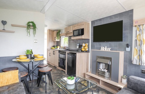 Rhyd-y-clafdy Cottage | CABAN CWTCH (THE COSY CABIN), pet friendly in Llanaelhaearn