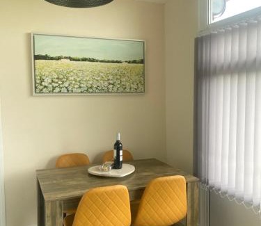 Llanybri Ski Chalet | Caban Cynnes- The Cosy Cabin, Holiday let, near Mansion House, Llansteffan