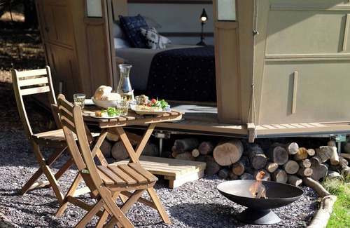 Llantwit Major Cottage | CABAN DYLLAS, romantic, character holiday cottage in Llantwit Major