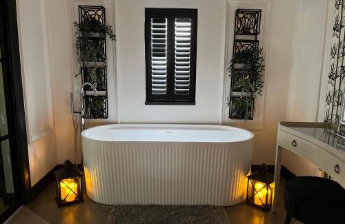 Chwilog Ski Chalet | Caban Y Tan Ffawydd Luxury couples retreat with private Wood Fired Hot Tub