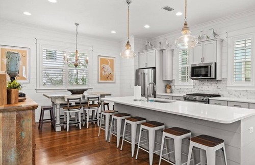 Lakeside at Blue Mountain Beach House | Cabana Banana - Pet Friendly/4 Bikes/6-Seater Golf Cart