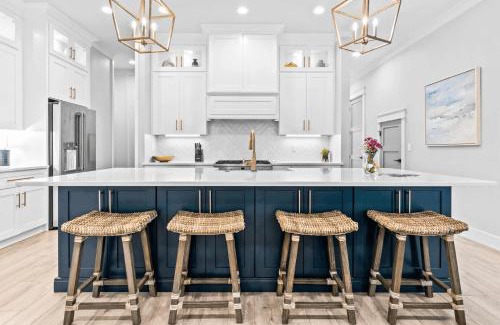 Lakeside at Blue Mountain Beach House | Cabana Blue by AvantStay Walk to Beach Golf CartBikes Included Pool Access