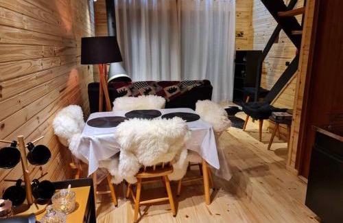 Vacas Gordas Ski Chalet | Cabana Canadá Black