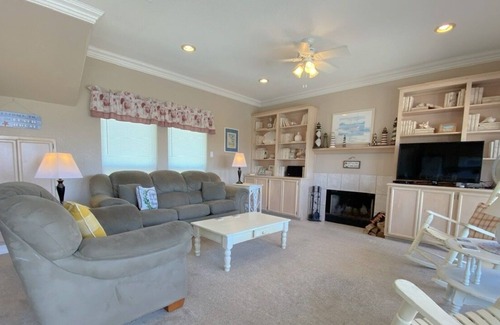 Crystal Beach House | Cabana Che 2 Bedroom Home by RedAwning