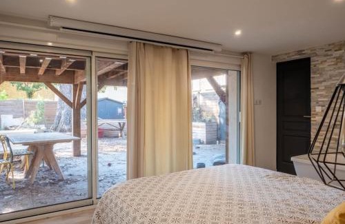 Creches-sur-Saone Apartment | Cabana & Loft South Side - Close to Highway A6