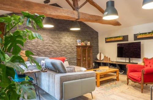 Creches-sur-Saone Apartment | Cabana & Loft South Side - Close to Highway A6