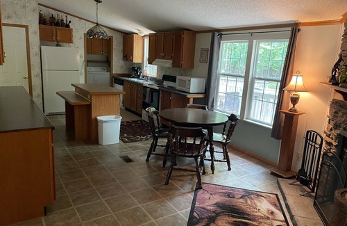 Moneta House | Cabana Too