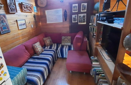Tryphena House | Cabbage Tree Cottage: Cosy home with bush and beach beyond