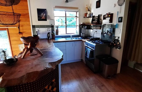 Tryphena House | Cabbage Tree Cottage: Cosy home with bush and beach beyond