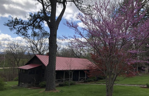 Millboro House | Cabell Cottage Offers The Perfect Getaway.