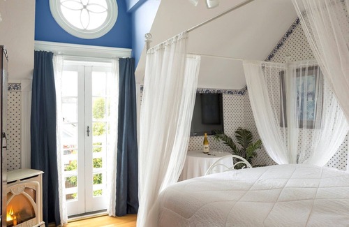 Napa Bed & Breakfast | Cabernet House, An Old World Inn